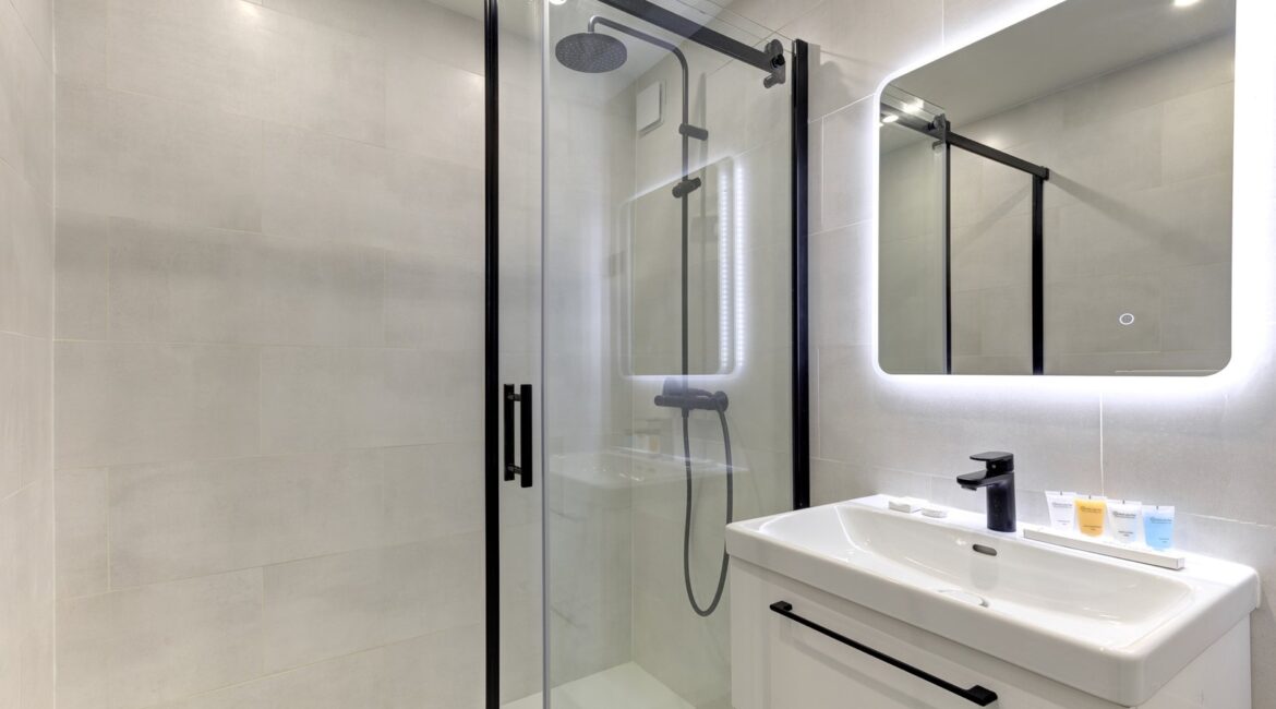 salle de bain suite dolce vita paris location appartement paris