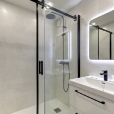 salle de bain suite dolce vita paris location appartement paris