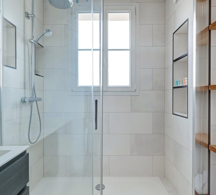 Salle de bain salle de bain suite modern art paris location appartement paris