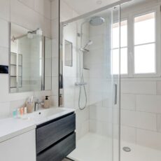 Salle de bain salle de bain suite modern art paris location appartement paris