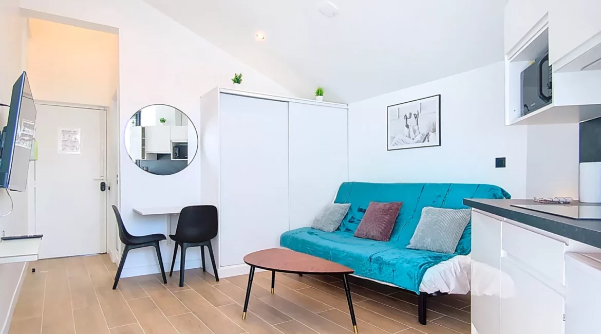 coin salon miroir canape location appartement court et long sejour argenteuil