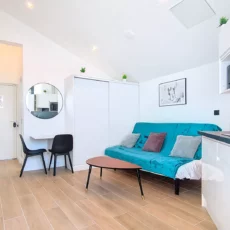 coin salon miroir canape location appartement court et long sejour argenteuil