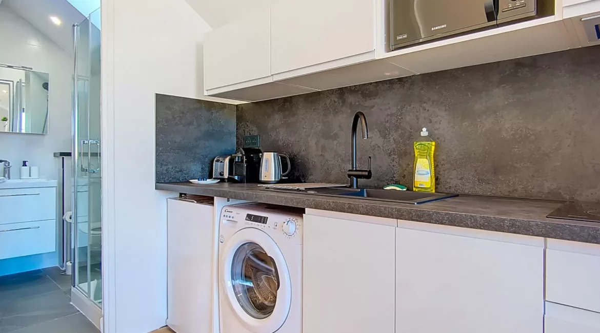 Cuisine moderne avec électroménagers