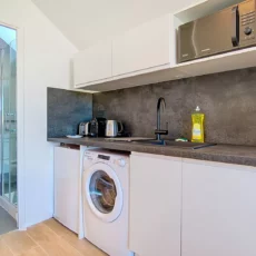 Cuisine moderne avec électroménagers