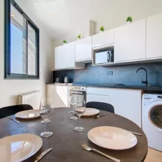 cuisine ouverte table ronde location appartement court sejour argenteuil