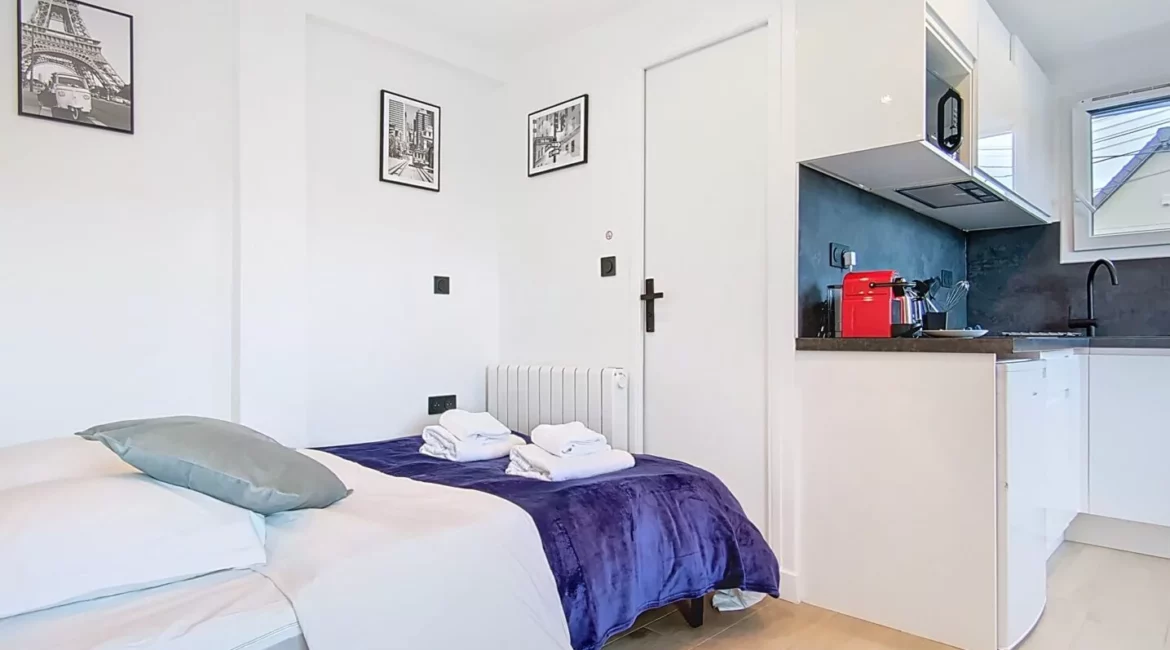 lit double location studio voyage argenteuil Studio moderne avec lit et kitchenette