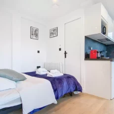 lit double location studio voyage argenteuil Studio moderne avec lit et kitchenette