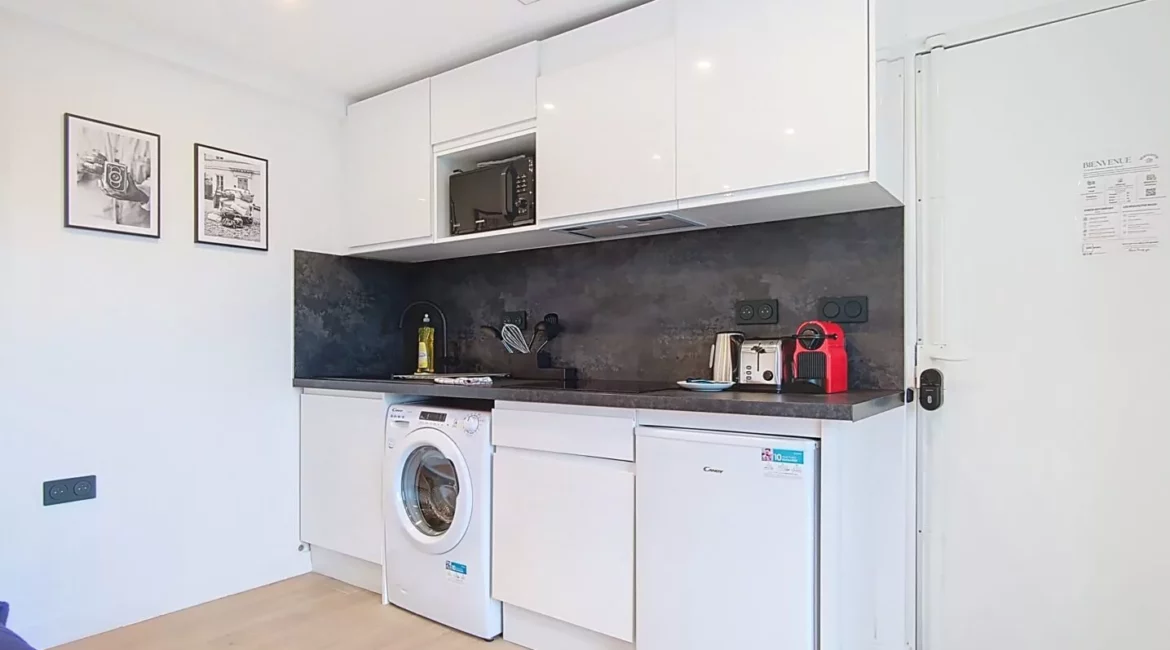 Cuisine moderne avec électroménagers intégrés