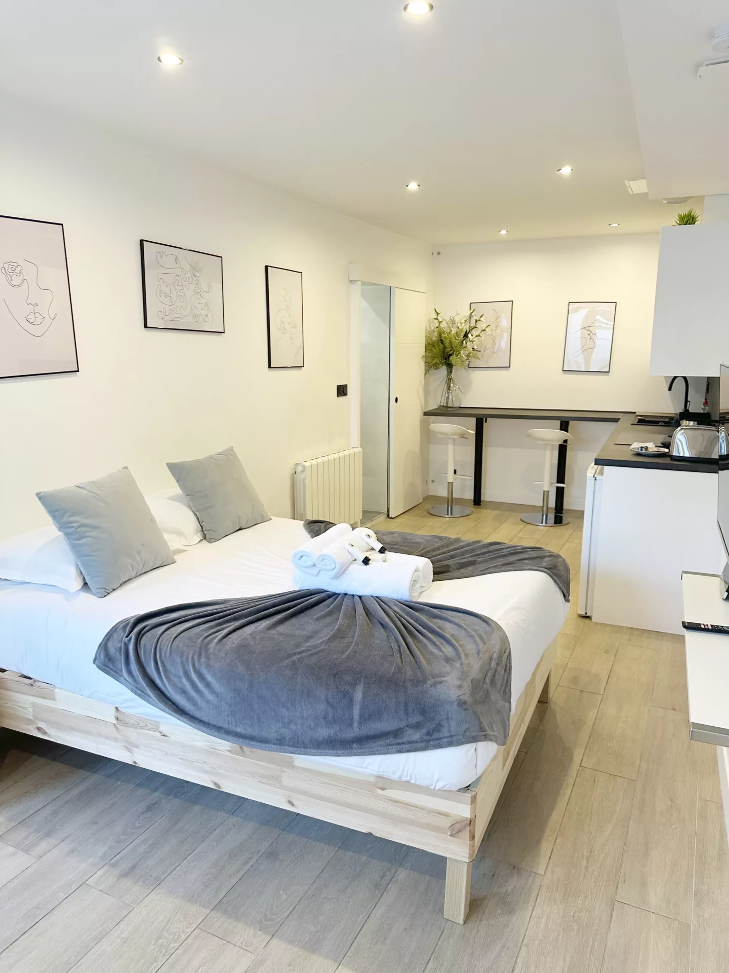 loc smart appart hotel argenteuil art de vivre vue ensemble chambre bar 2 03