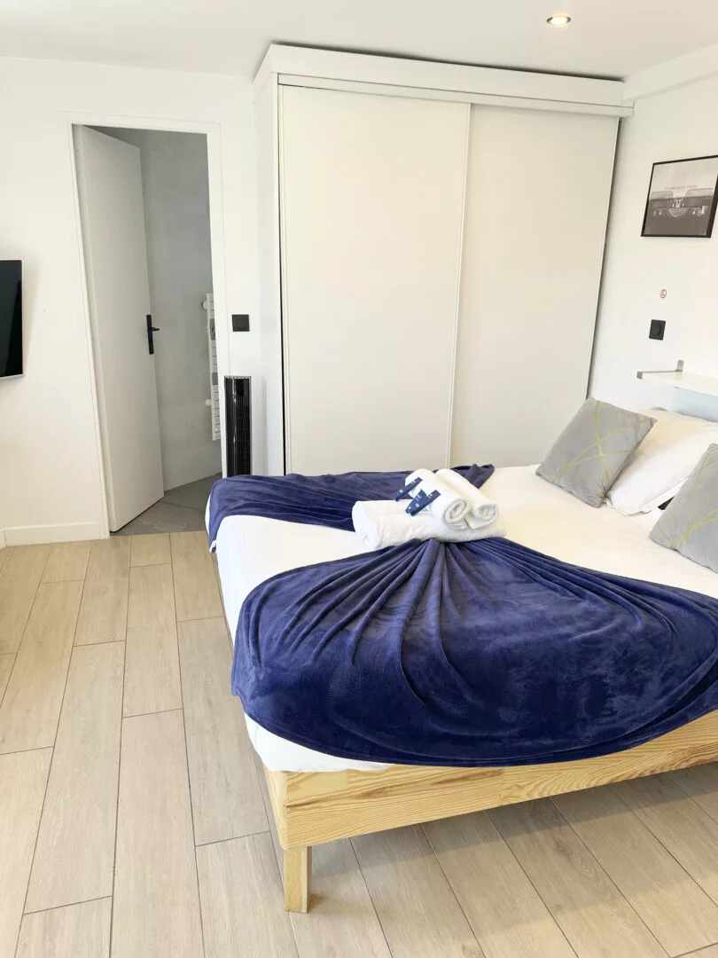 loc smart appart hotel argenteuil belle epoque chambre lit 02 loc smart appart hotel argenteuil belle epoque chambre lit 02