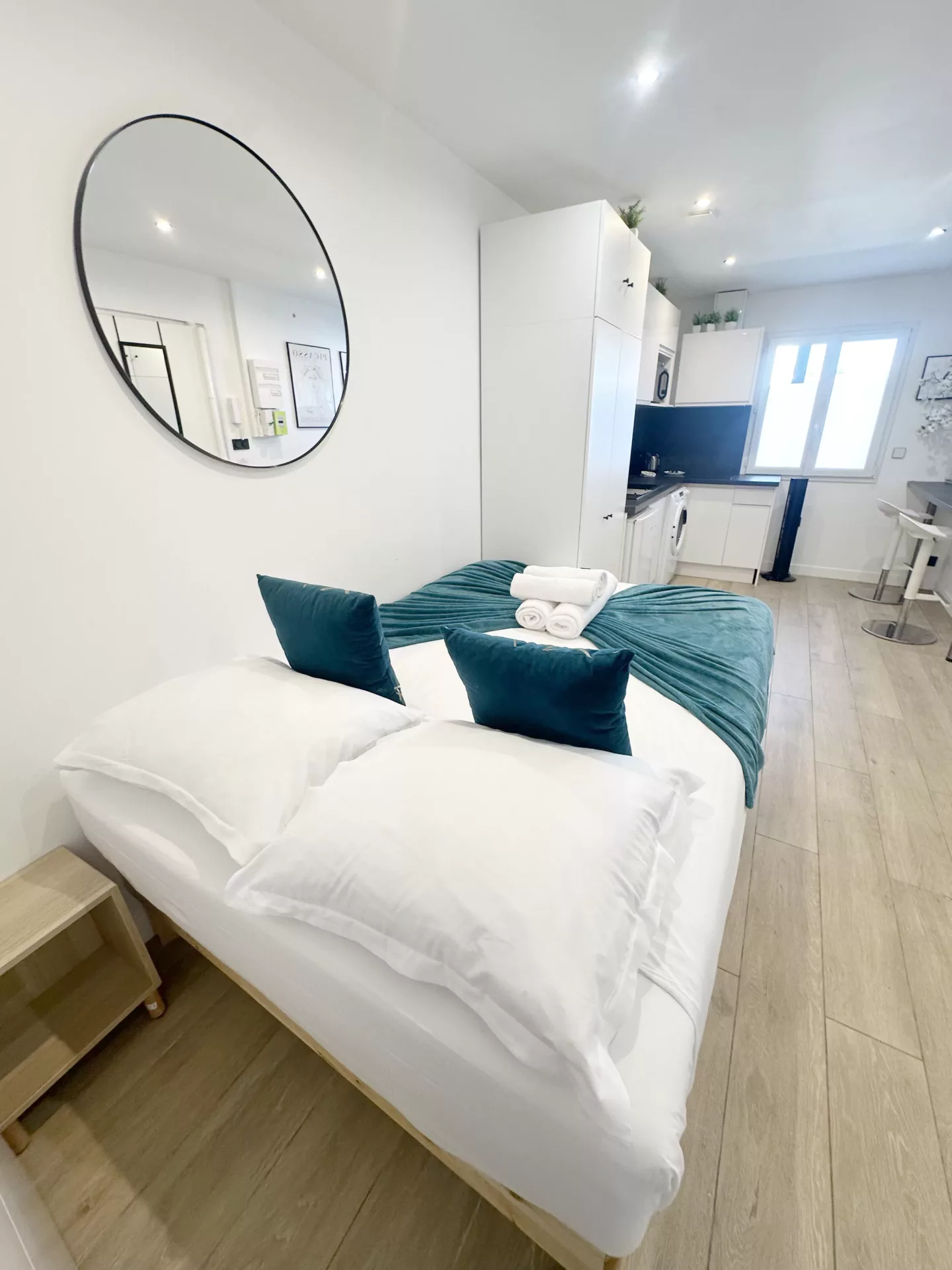 loc smart appart hotel argenteuil peace and love vue ensemble chambre cuisine 02 loc smart appart hotel argenteuil peace and love vue ensemble chambre cuisine 02