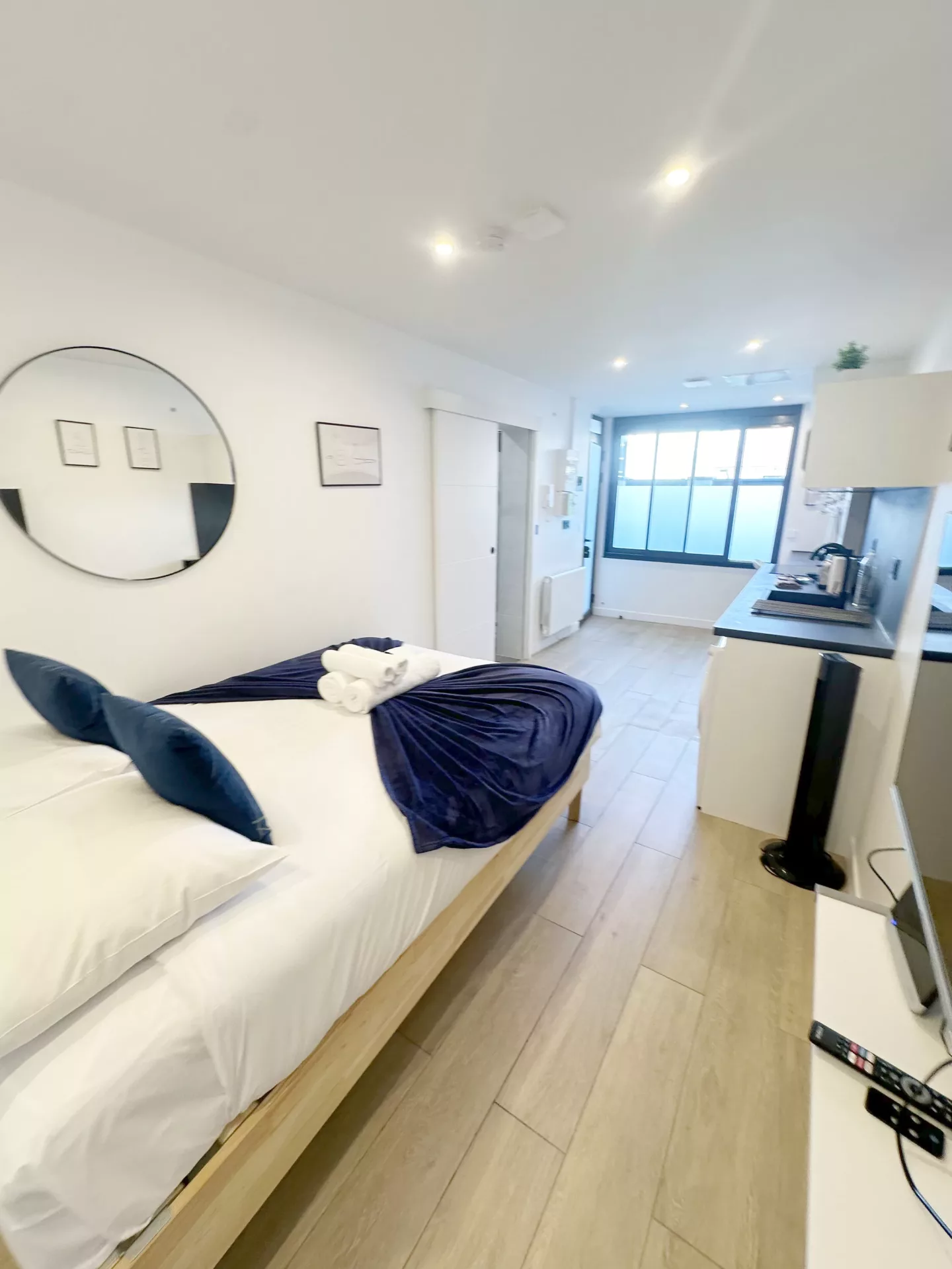 loc smart appart hotel argenteuil zen attitude vue ensemble chambre cuisine 02 loc smart appart hotel argenteuil zen attitude vue ensemble chambre cuisine 02